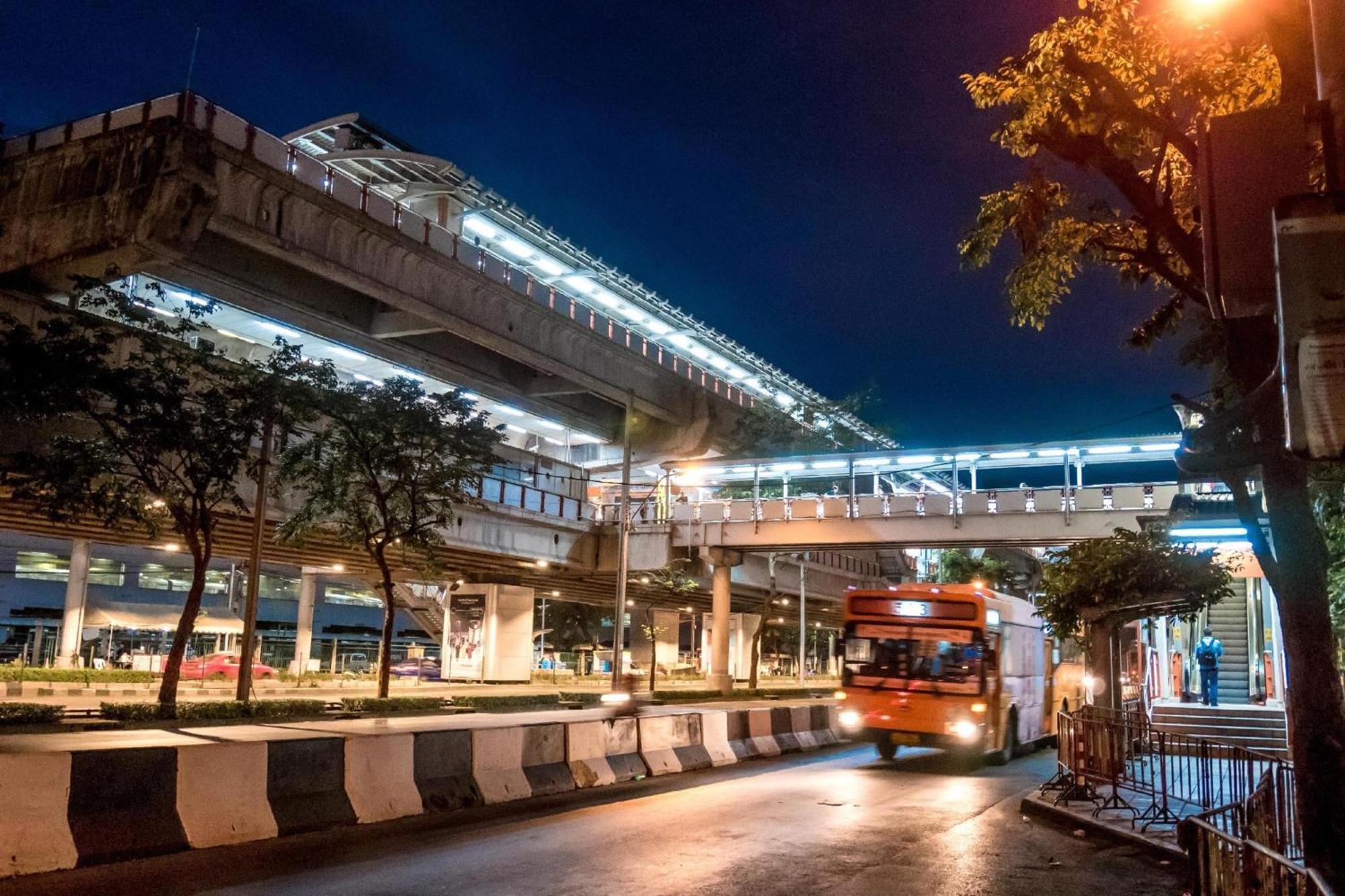 Oyo 75446 Travis Inthamara 49 Bangkok Exterior foto